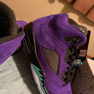 Air Jordan’s grape 5 alternative color way